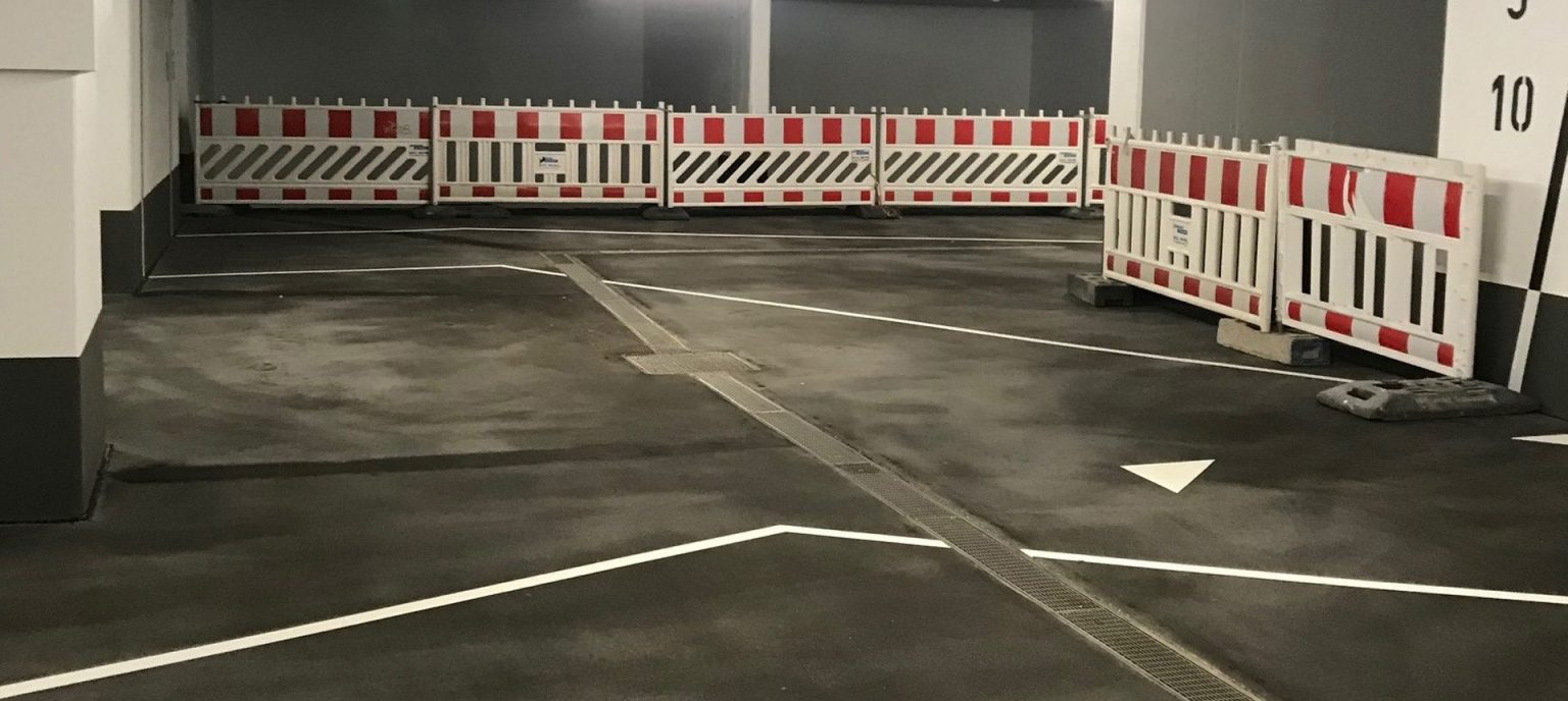 Gussasphalt in einer Tiefgarage mit Rampe